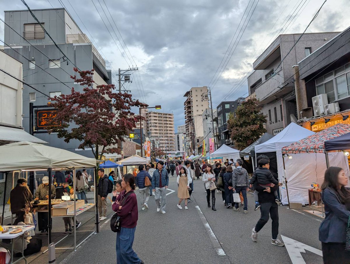 いつもご利用ありがとうございます
明日は毎月21日の弘法さんです
今年最後になります
お天気が不安ではありますがご来店お待ちしております
#えいこく屋
#紅茶
#弘法さん
#覚王山
ネット販売は、１０％オフですeikokuya-tea.com