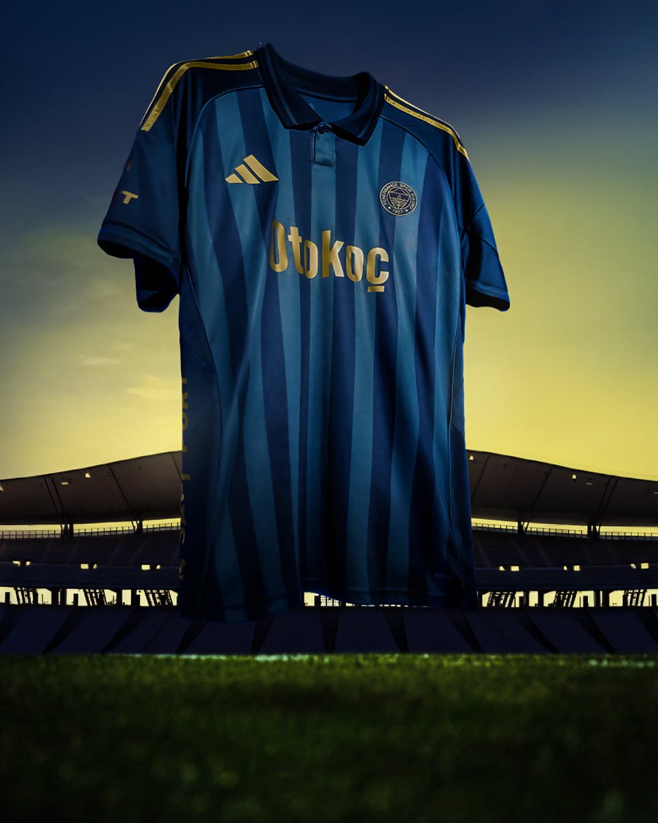 Omuz omuza, Atatürk Olimpiyat Stadyumu’na! 

Bugün sahaya lacivert forma, lacivert şort ve konçla çıkıyoruz.

#EYPvFB