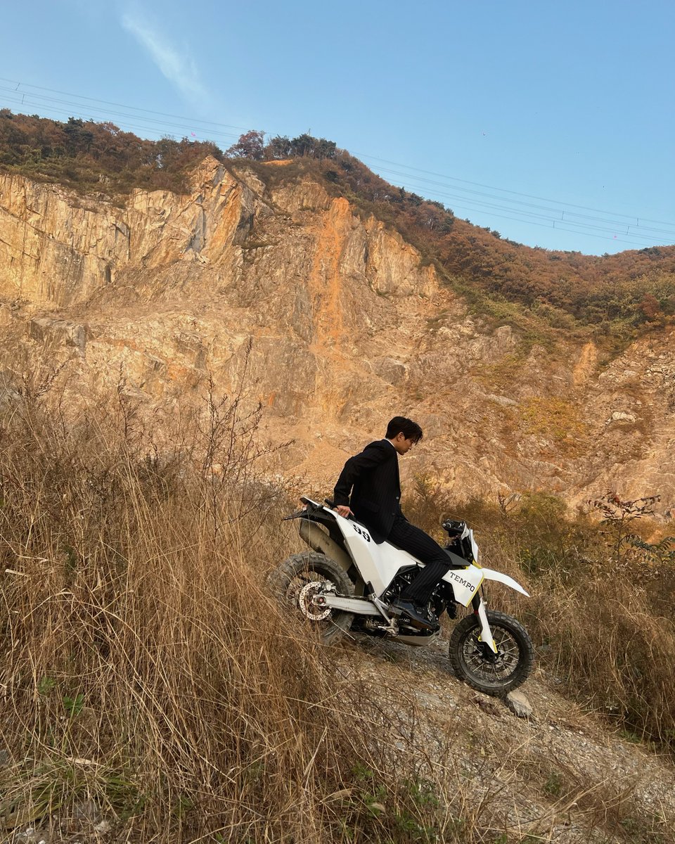 SHINee's tweet image. 🗳️쇼!음악중심 928회 STAGE M PICK투표🗳️

🔗muniverse.io/votes

🗓️투표 기간
- 2025. 12. 25 (목) 11AM(KST)

✅투표 방법
⁃뮤니버스 페이지 접속
-쇼! 음악중심 928회 STAGE M PICK 클릭
⁃민호(SHINee) ‘TEMPO’ 투표 
 
#MINHO #민호
#TEMPO #MINHO_TEMPO
#SHINee #샤이니