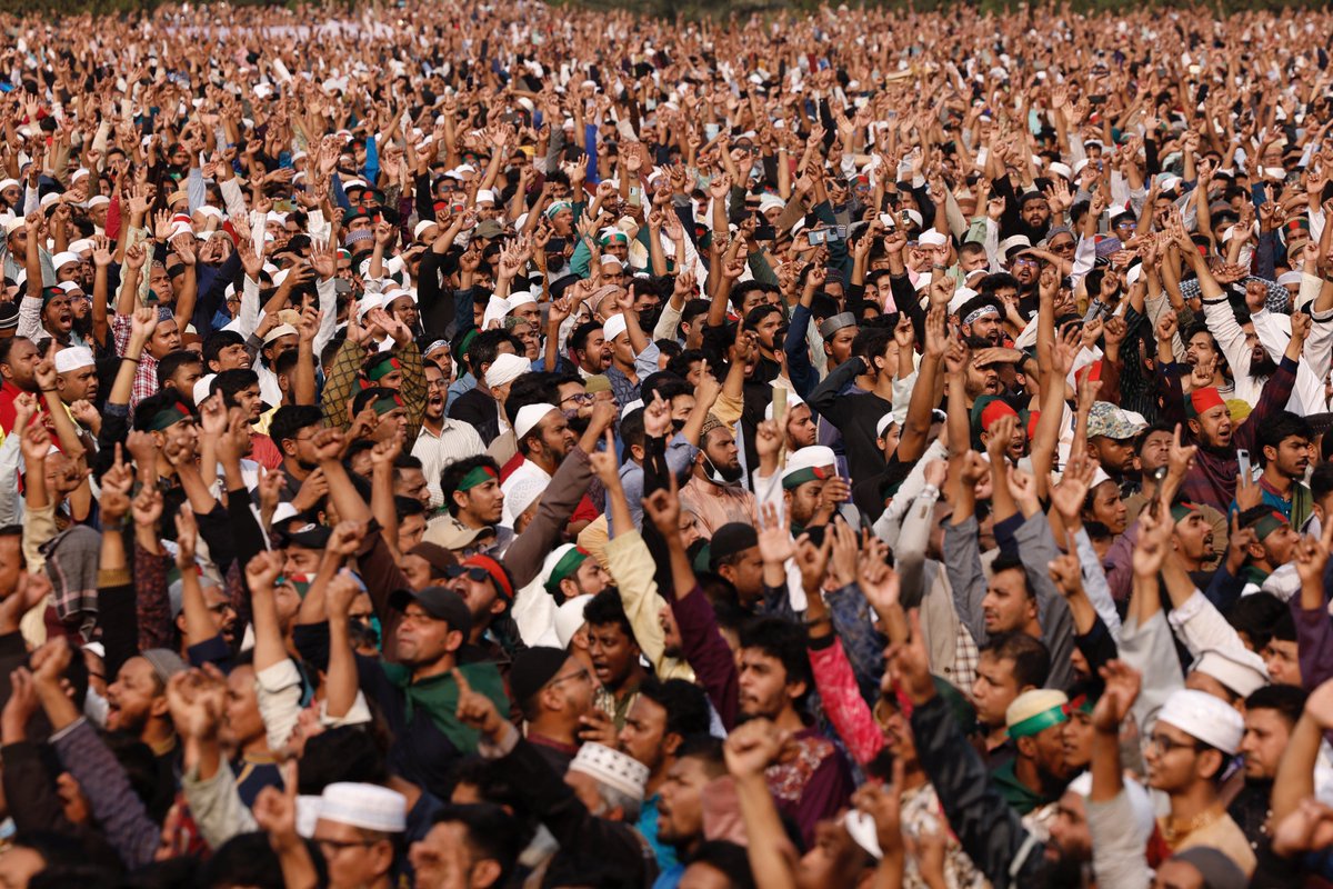 TRTWorldNow's tweet photo. In pictures: Tens of thousands attend the funeral prayer in the capital of Bangladesh, Dhaka, for student leader Sharif Osman Hadi, who died after being shot in the head https://t.co/J6sXiwyQhT