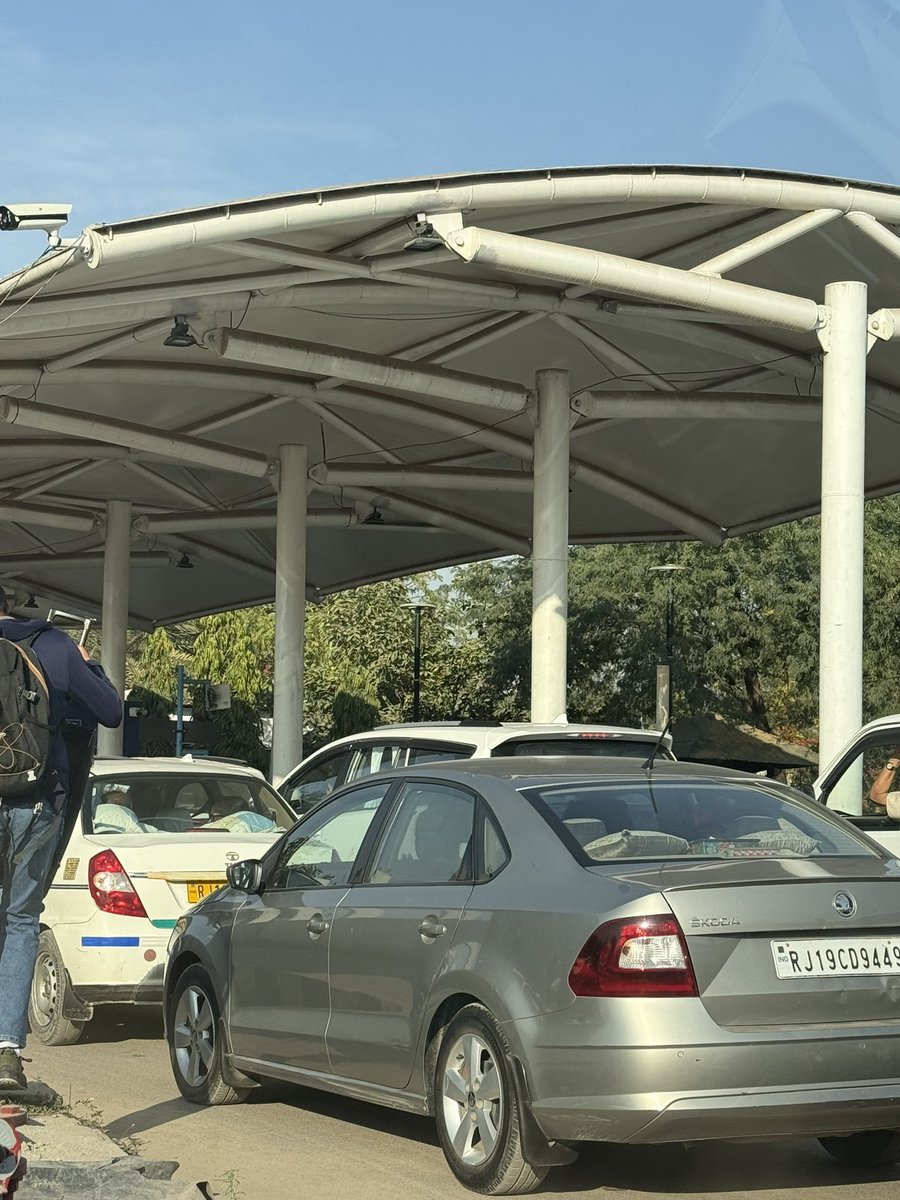 gargruchi20001's tweet photo. @JodhpurAirport what a mess is there they are giving slip of every vehicle ar the time of entry but unable to manage exit it took 15 minutes to take vehicle out inefficient staff @AAI_Official https://t.co/ZTNR6HN6hM