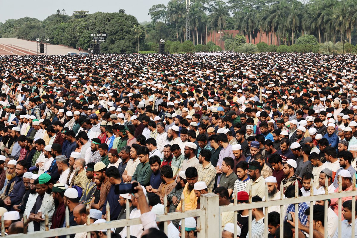 TRTWorldNow's tweet photo. In pictures: Tens of thousands attend the funeral prayer in the capital of Bangladesh, Dhaka, for student leader Sharif Osman Hadi, who died after being shot in the head https://t.co/J6sXiwyQhT