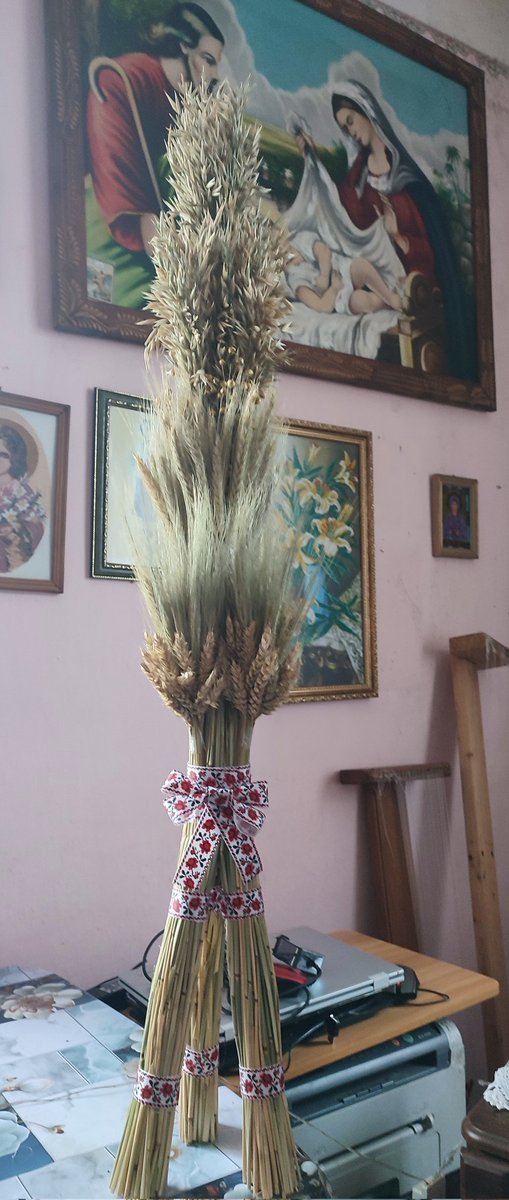 Закінчила робити дідуха. Фастаюся)