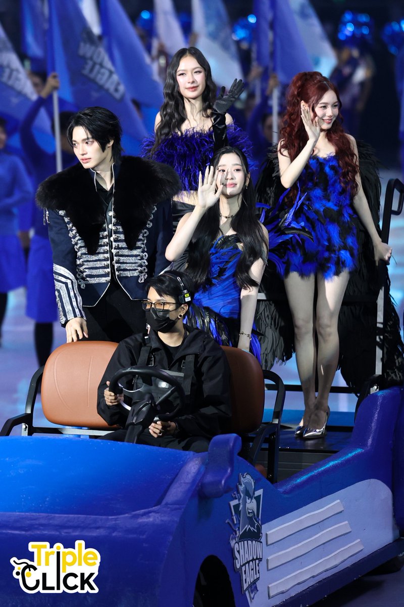 หนุ่มหล่อ-สาวสวย  "วิน-ตู" และ สองสาวแสนสวย #มิ้ลค์เลิฟ จากทีม #ShadowEagle ในงาน #GMMTVStarlympic2025
#winmetawin #tontawan_t
#MilkLove