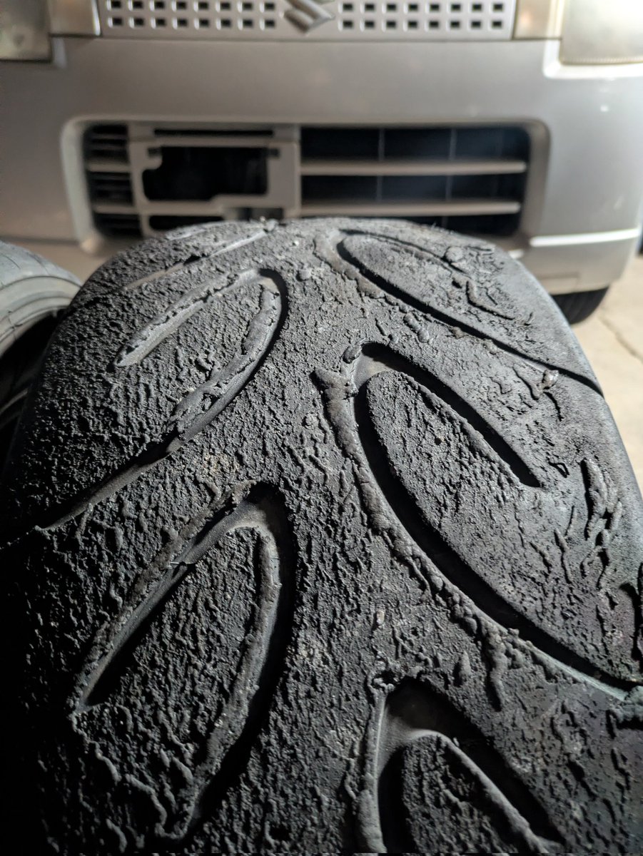 genkun_FD2's tweet photo. 代理
205/50R16
a050売ります
22年製 2本セット
1万円とかですかね?
写真で判断お願いします!
#タイヤ売ります
#a050
#売ります https://t.co/16Ib56xYQy