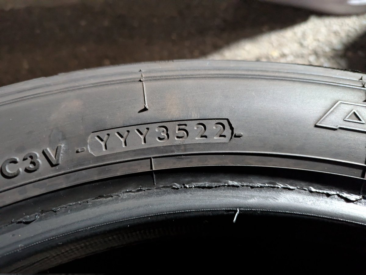 genkun_FD2's tweet photo. 代理
205/50R16
a050売ります
22年製 2本セット
1万円とかですかね?
写真で判断お願いします!
#タイヤ売ります
#a050
#売ります https://t.co/16Ib56xYQy