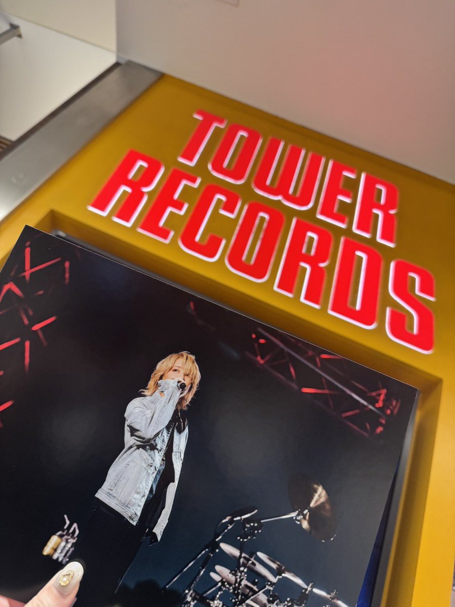 タワレコのパネル展のパネル当選したから受け取りに行ったらまさかの