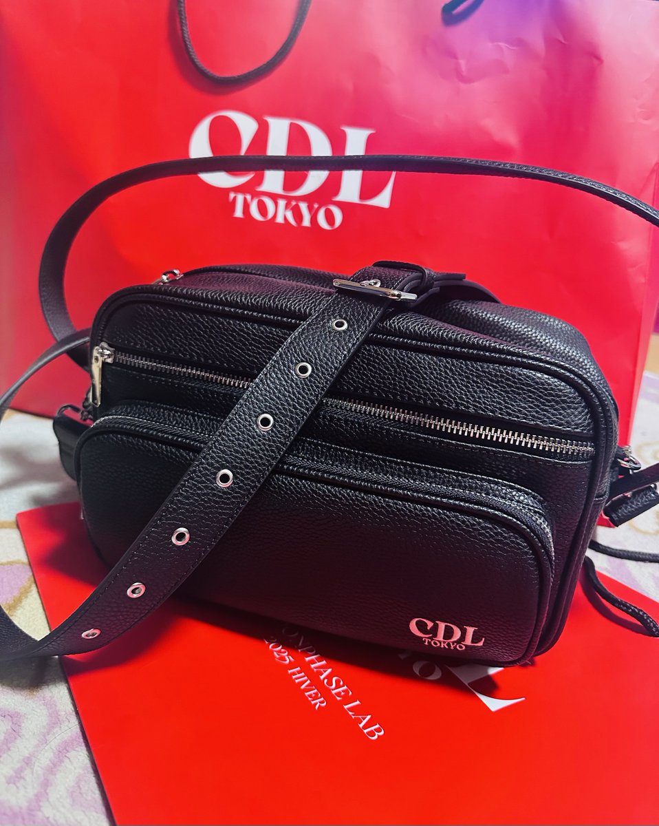 昨日買ったショルダーバッグ 本当可愛い🥹 去年買ったのもお気に入りで