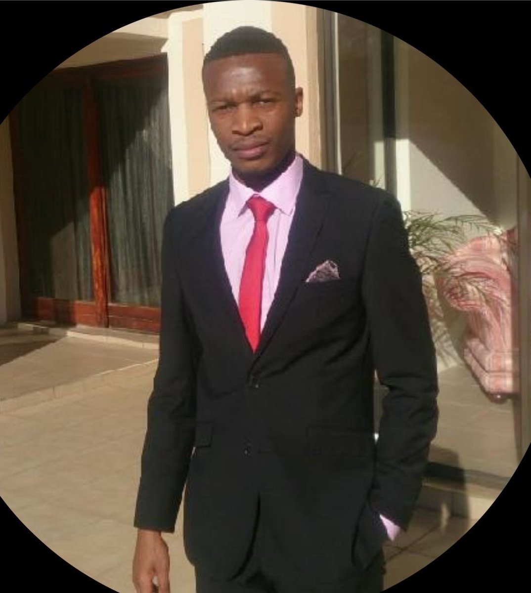 mmodiba10's tweet image. UPDATE  EKURHULENI 🔥🔥🔥🔥

This is the bogus lawyer called Sibusiso Selepe who is also part of this syndicate of scamming people in Ekurhuleni of land deals. 

More Is Coming ✌🏽