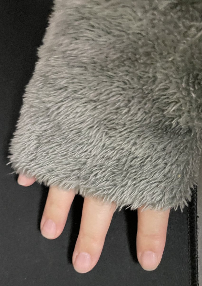 ♥ARM様♥ アームカバー⁽⁽٩(๑˃̶͈̀ ᗨ ˂̶͈́)۶⁾⁾ 指が短いから全部ちゃんと出ないの