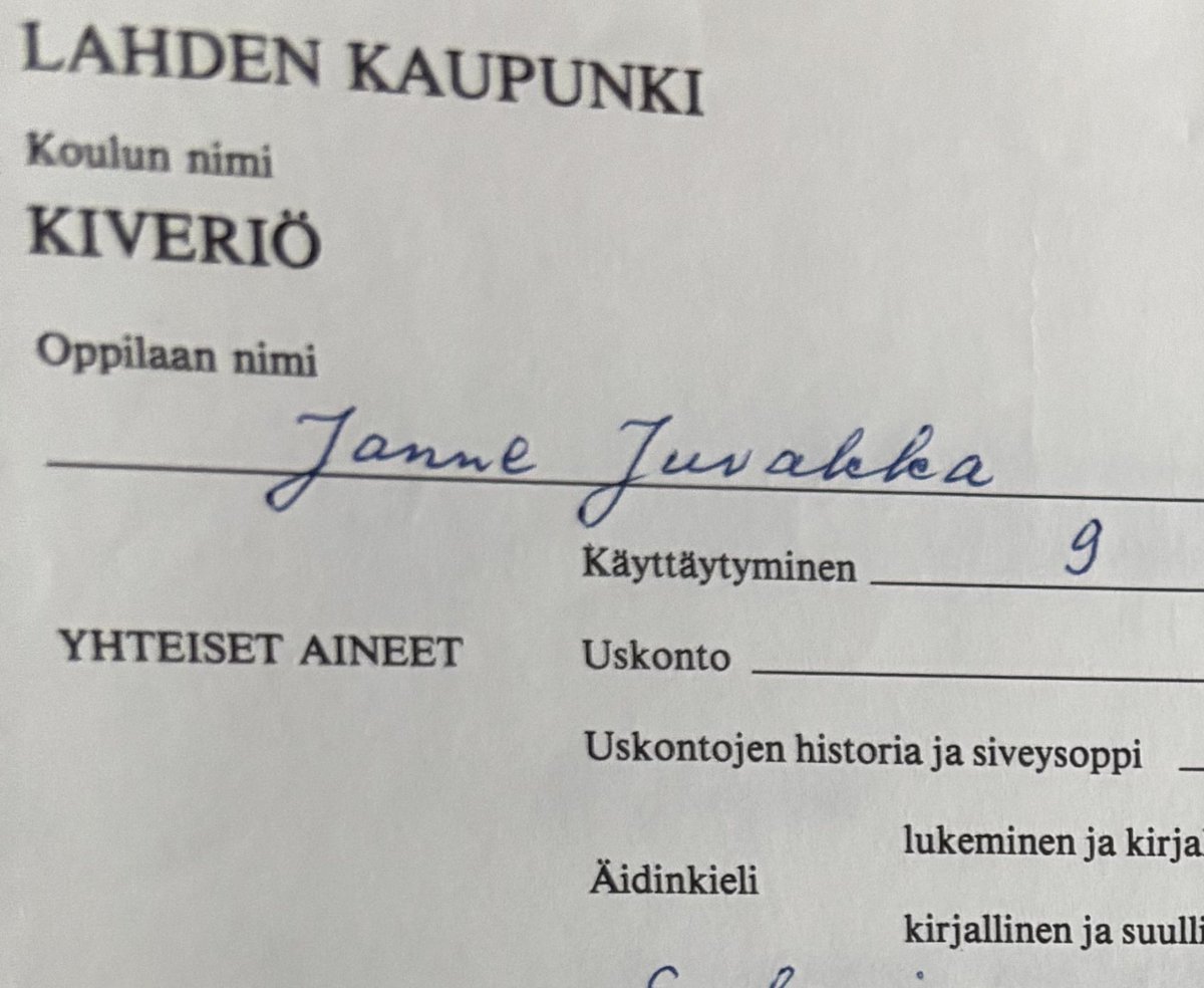 Vielä 1980-luvulla yläkouluissa uskonto oli vahvasti esillä opetussuunnitelmassa. Yhteisinä aineina oli Uskonto ja lisäksi vielä Uskontojen historia ja siveysoppi. 
#uskonto #uskonnonopetus #koulu