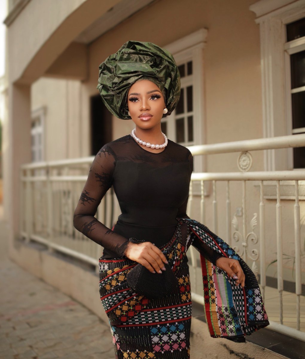 VivianIfeomaOj's tweet image. I’m dressed in Igbo Akwete and Ichafu to showcase the beauty of Igbo attire.