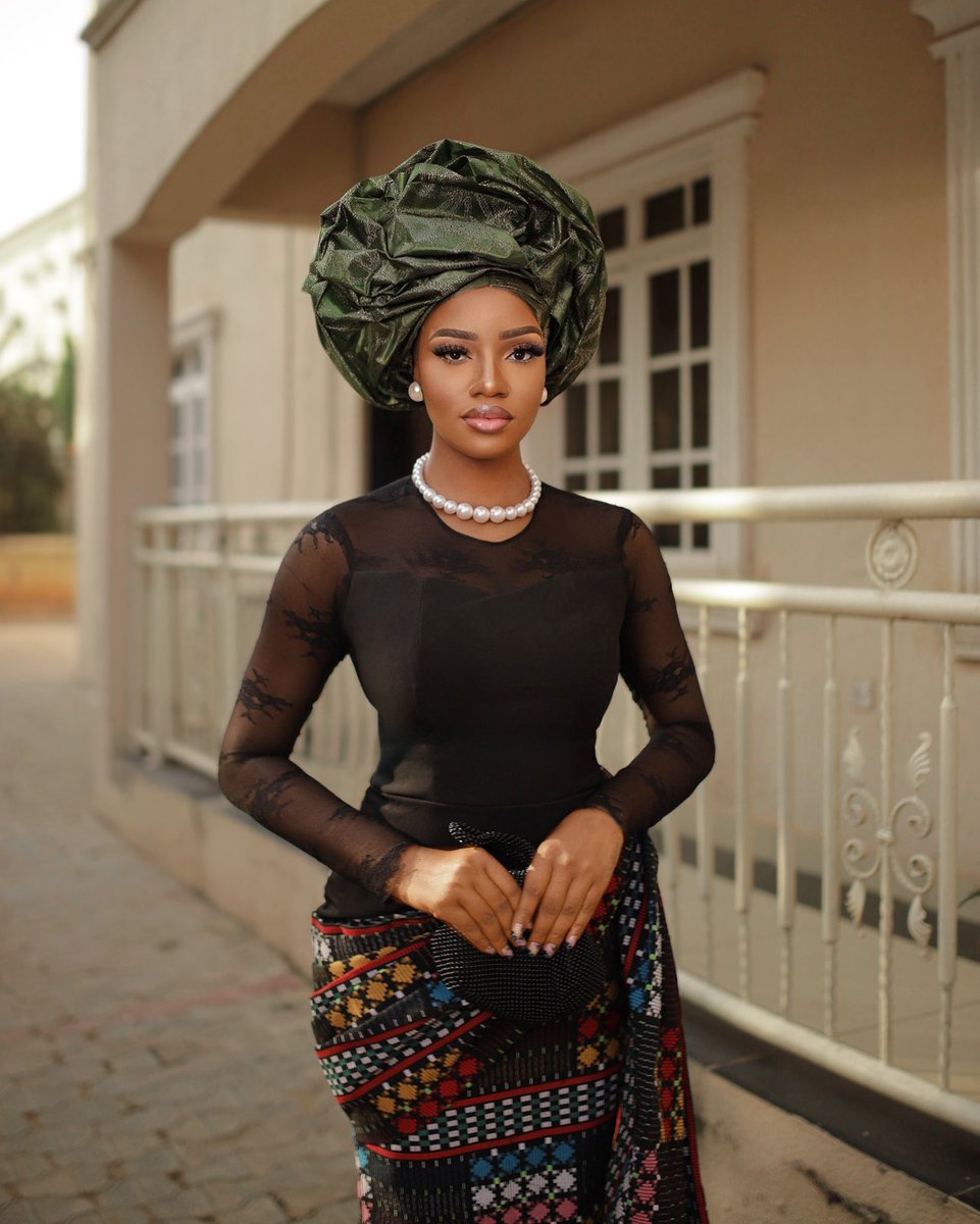 VivianIfeomaOj's tweet image. I’m dressed in Igbo Akwete and Ichafu to showcase the beauty of Igbo attire.