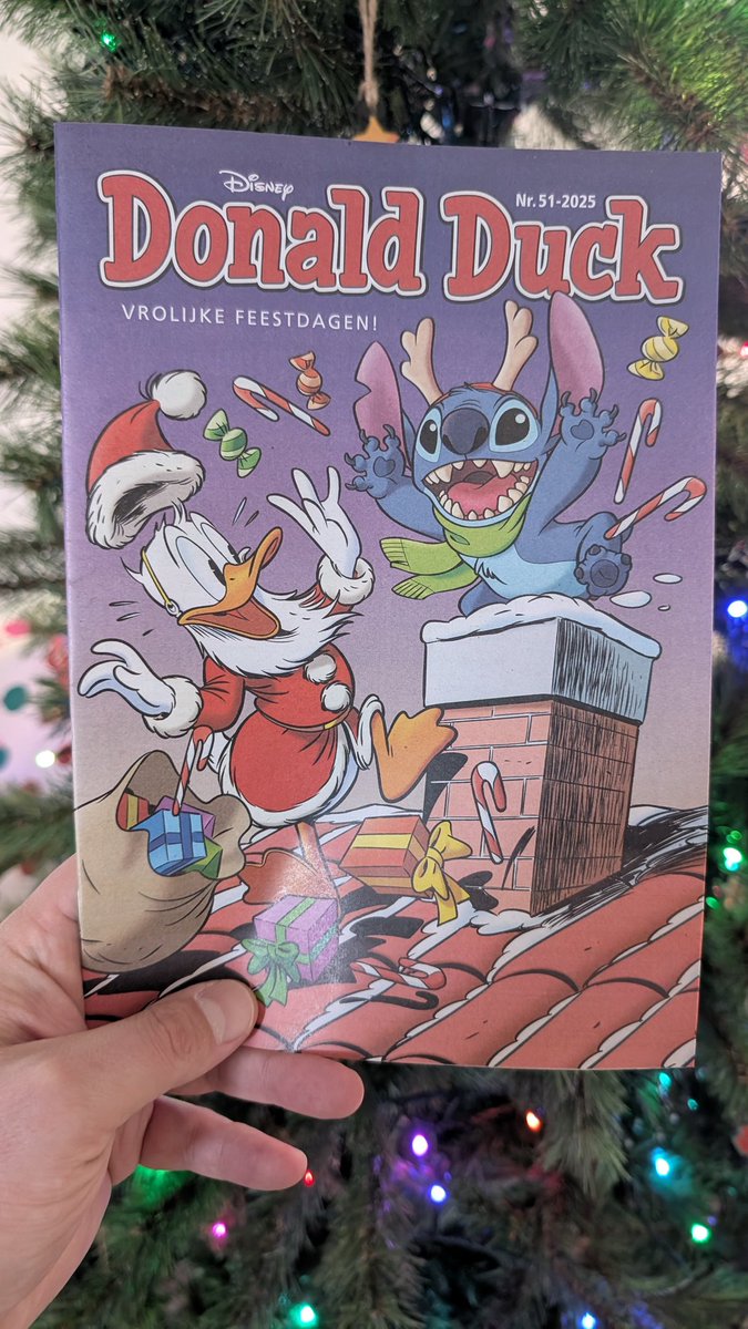 Love the new @donaldduckweekblad Cover. Great cross-over with Stitch who smashed the box office this year. I saw more European publications using it.