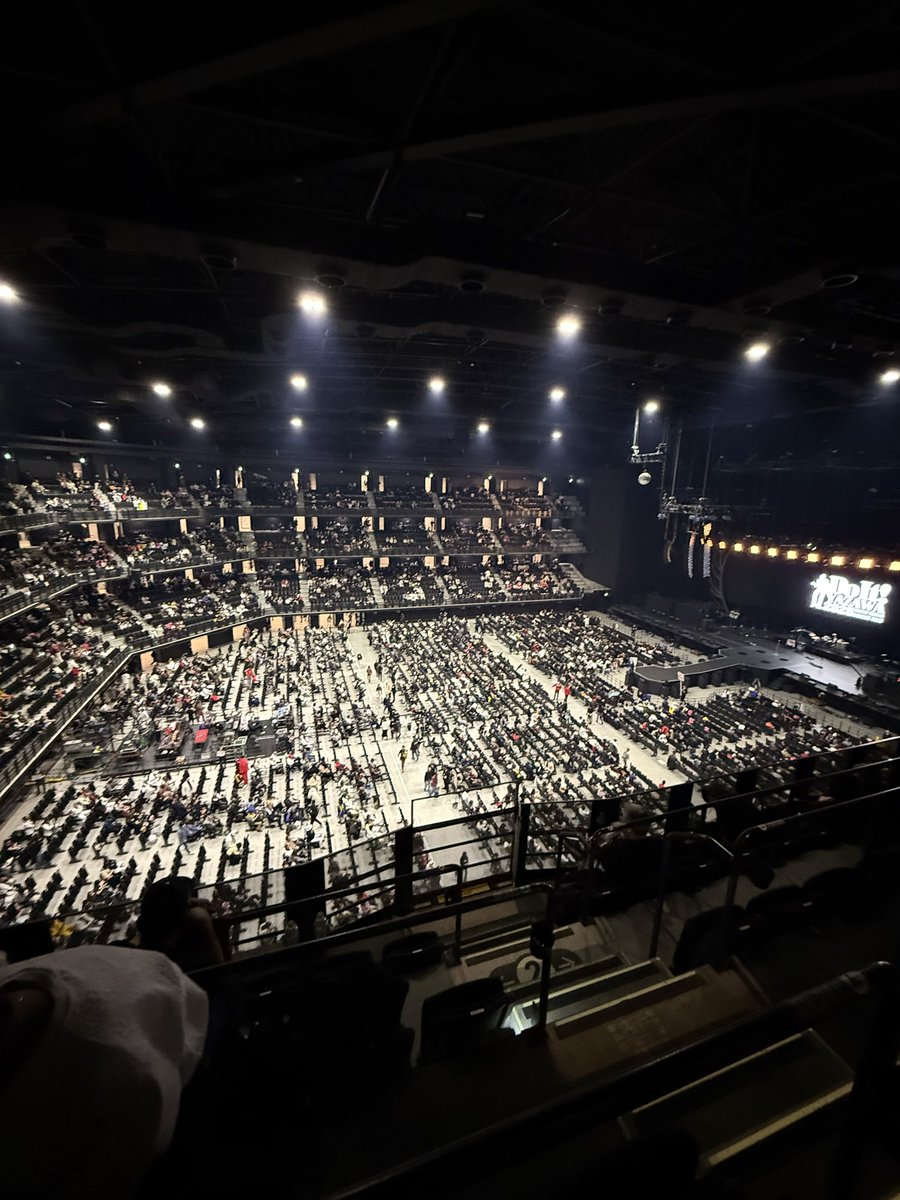 oki765LT's tweet image. 2025年
矢沢永吉のラストコンサート
嫁Liveデビュー笑笑