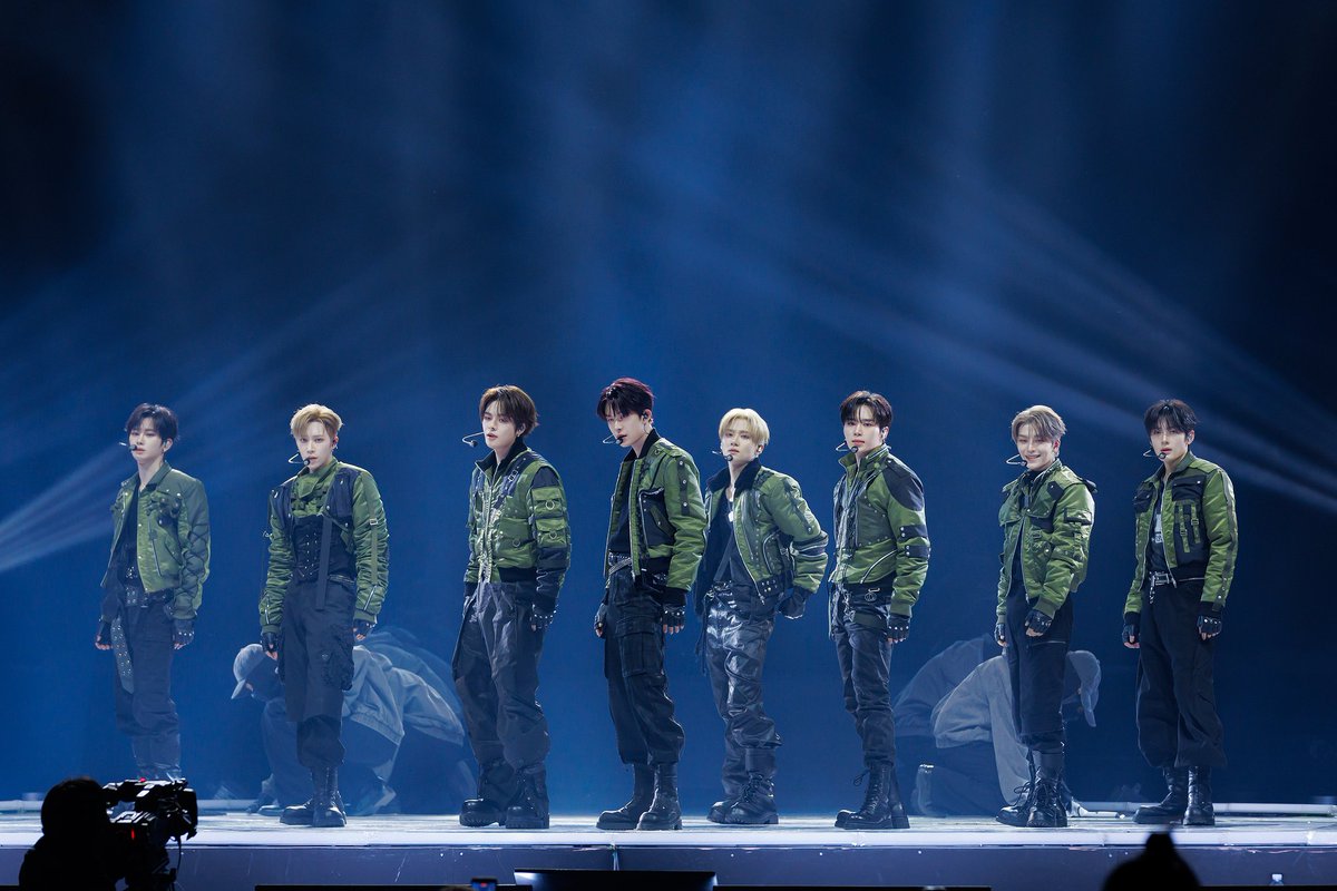 junseoink's tweet photo. 8 boys, one dream, i'm so proud of you ald1 🌟 https://t.co/cMoIjIZ1Kf