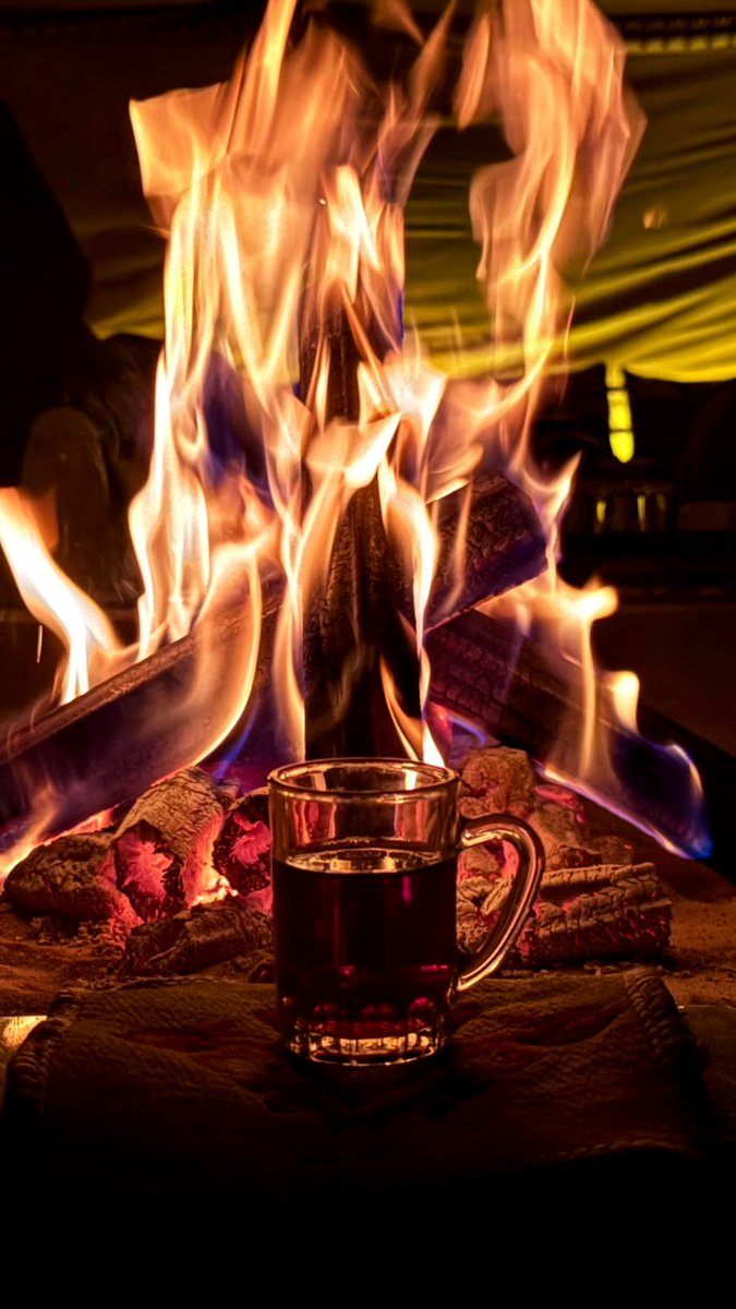 معي ذاكرة ما ينقفل بابها المفتوح
لا ساد الظلام يعنّها الليل ، ، وتعنه