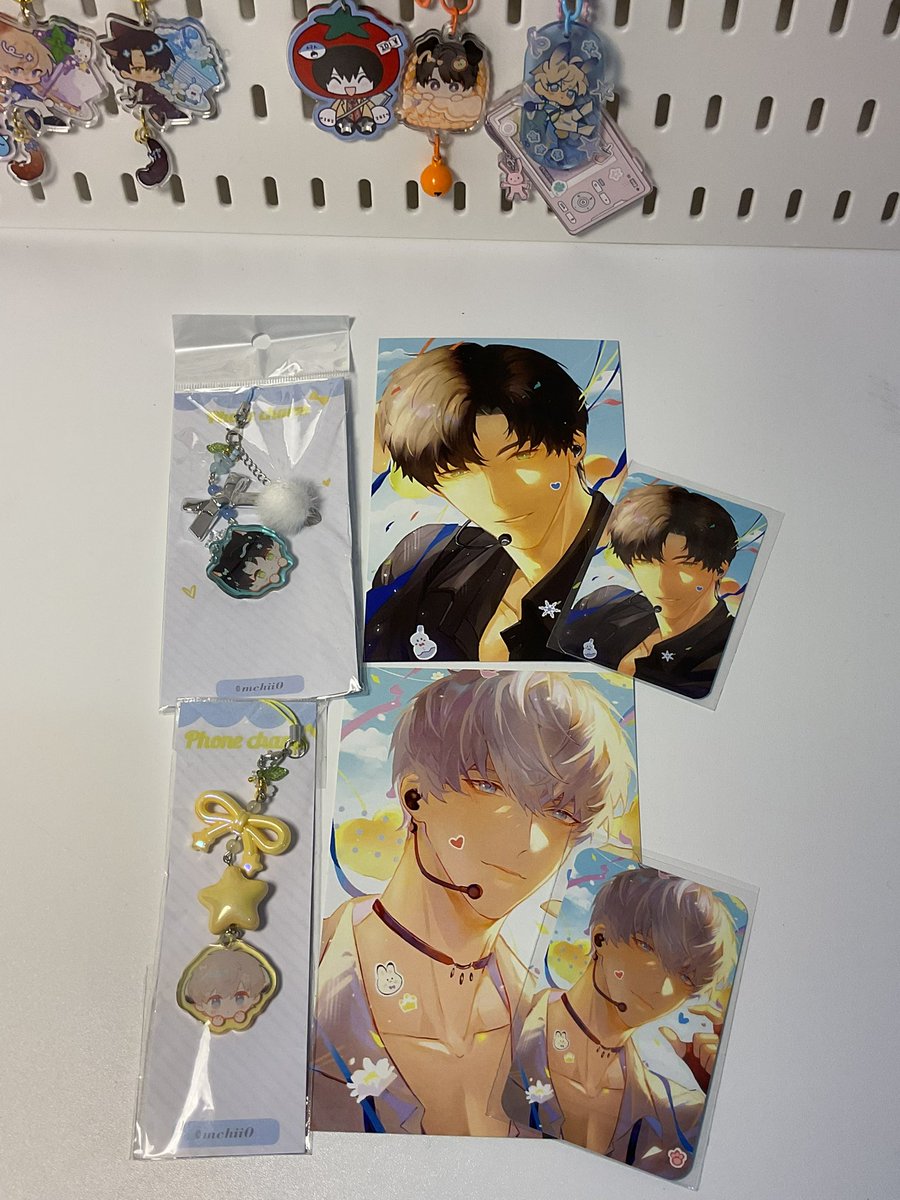 Lads Merch ✨Pict 1 from @Vellatrelle ✨Pict 2 from @mchii0 ✨Pict