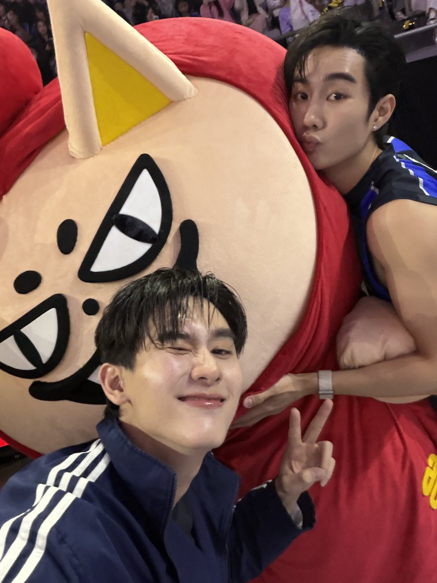 ไม่เสียเสียชาติตระกูลหมาป่า  วิ่งไวมากลูกพ่อ @tomafox_gmmtv #GMMTVStarlympics2025 https://t.co/mH...