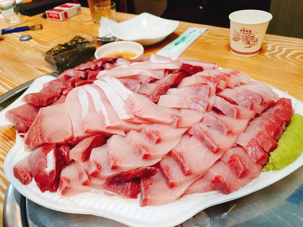 kmspluto2's tweet image. 연말에는 역시 대방어가 진리
다들 연말에 즐거운 뜨밤 보내시고 엣찌하게~
#부평 #대방어 #술파티