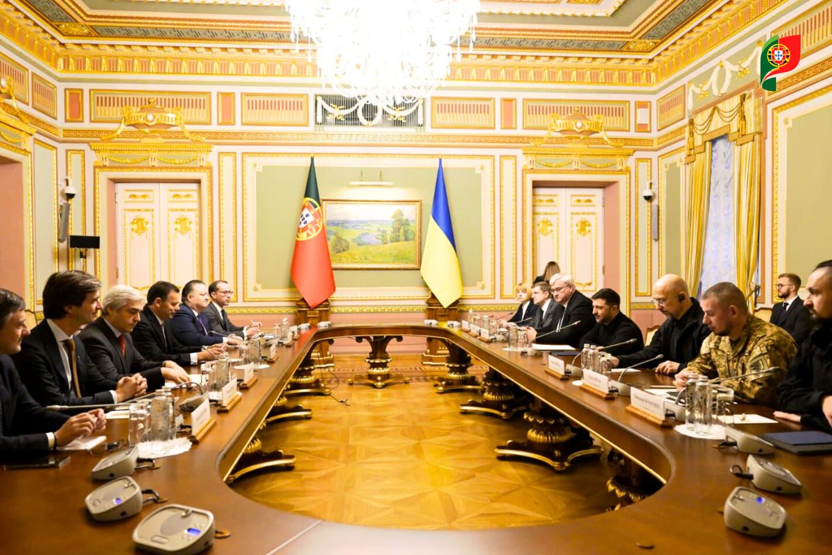 defesa_pt's tweet photo. O Ministro da Defesa Nacional, Nuno Melo, integrou a comitiva do Primeiro Ministro, Luís Montenegro na deslocação a Kiev para um encontro com o Presidente da Ucrânia, Volodymyr Zelensky.

Na reunião, Portugal reafirmou o seu apoio firme e solidariedade ao povo ucraniano. https://t.co/7egjDWyiOH