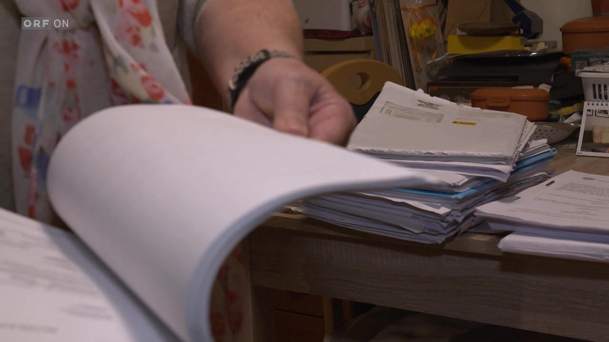 Bürgeranwalt
Verfahrenshilfe hat unerwünschten Konsequenzen

Ein Zivilprozess endet nach drei Verhandlungen mit einer abgewiesenen Klage -ein Erfolg vor Gericht für die beklagte Pensionistin Irmgard K. Doch
on.orf.at/video/14303246…

#ORFbuergeranwalt #Bürgeranwalt #Verfahrenshilfe