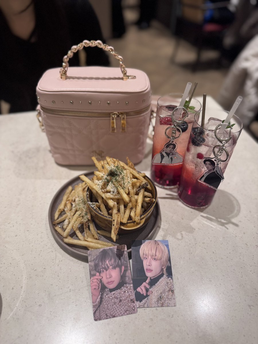 ♡𝓤♡ tweet media