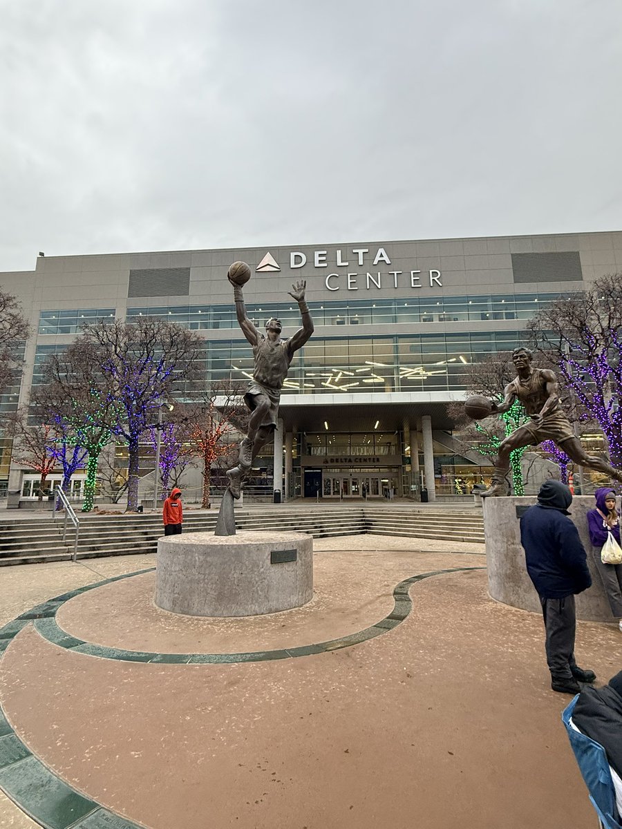 TakeNoteTime's tweet image. Jersey exchange line views