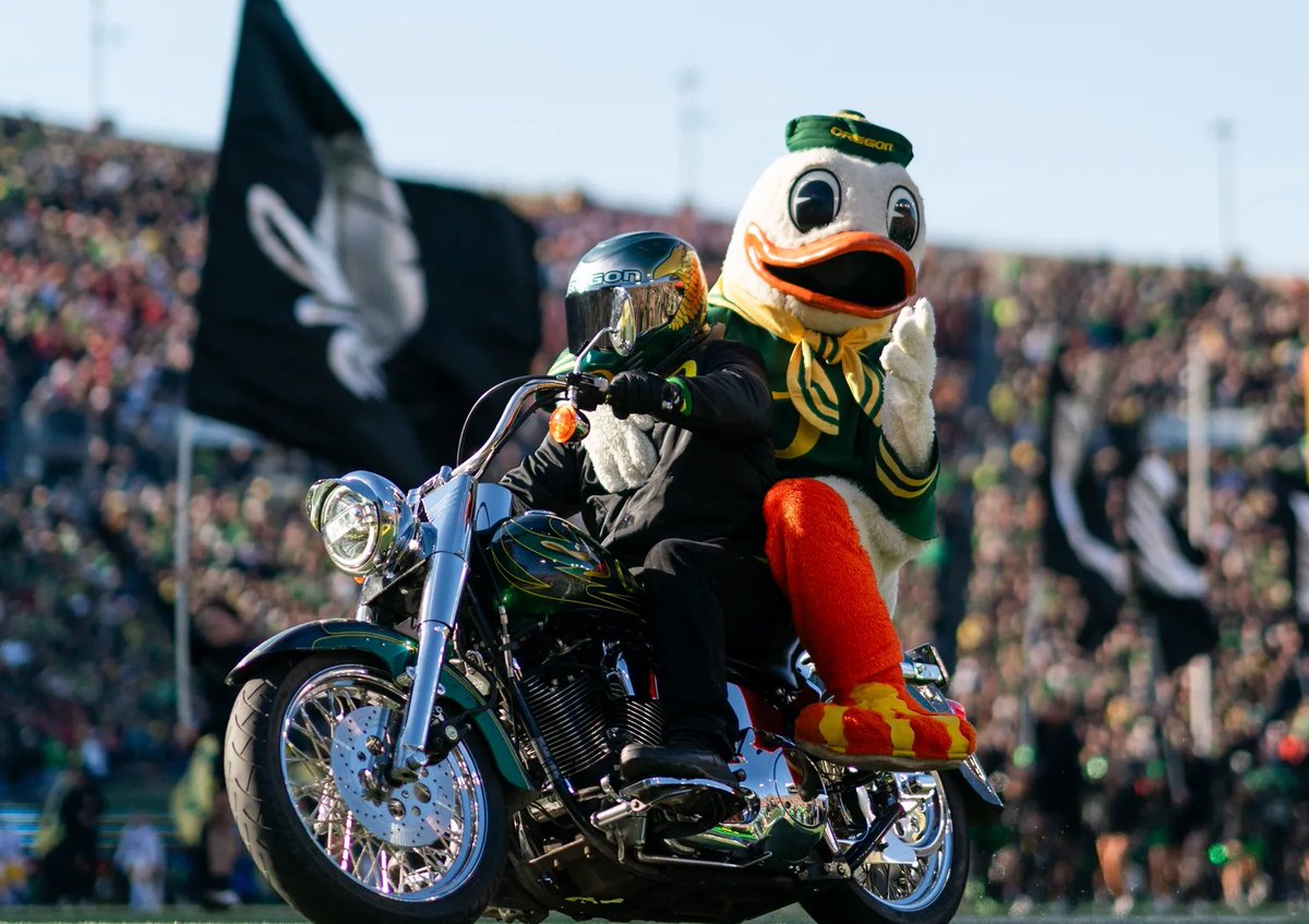 OClubEugene's tweet image. GOOD MORNING DUCK FANS... It's Gameday!

Let's rock Autzen Stadium today!

Get your Playoff 50/50 Raffle Tickets HERE: GoDucksRaffle.com

The 50/50 prize at the last home game was $44,235!

Your 50/50 Raffle Ticket purchase directly supports scholarships for University of…