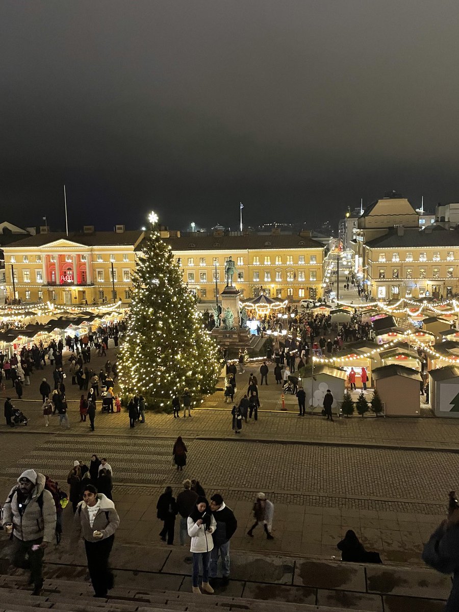 Tuomaan Markkinat ja Cantores Minores -konsertti Tuomiokirkossa. Hyvä virittäytyminen Jouluun. @tuomaanmarkkinat ⁦<a href="/cantoresminores/">Cantores Minores</a>⁩