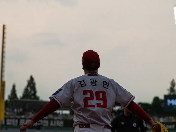 그냥 29라는 등짝만 보면 뭉클해지고 벅차오르고 든든한 게 인천 사람 마음인 거야………