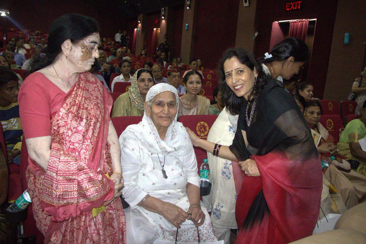 IaSouthern's tweet image. #WeCare

#SouthernCommand conducted the Veterans Connect Programme at #Colaba on 20 December 2025, bringing together over 200 #Veterans, Veer Naris and families from the Mumbai Metropolitan Region.

Lt Gen D. S. Kushwah, AVSM, SM, GOC Maharashtra, Gujarat &amp;amp; Goa Area, interacted