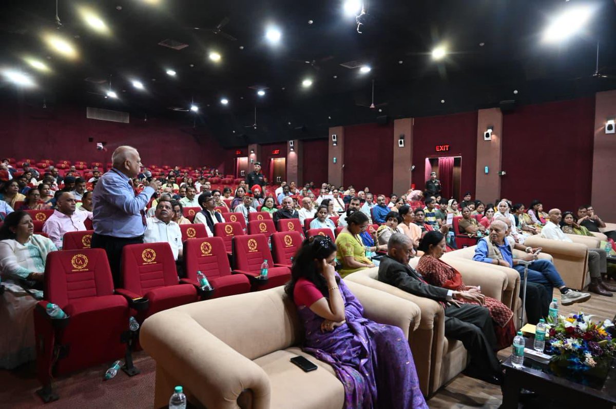 IaSouthern's tweet image. #WeCare

#SouthernCommand conducted the Veterans Connect Programme at #Colaba on 20 December 2025, bringing together over 200 #Veterans, Veer Naris and families from the Mumbai Metropolitan Region.

Lt Gen D. S. Kushwah, AVSM, SM, GOC Maharashtra, Gujarat &amp;amp; Goa Area, interacted