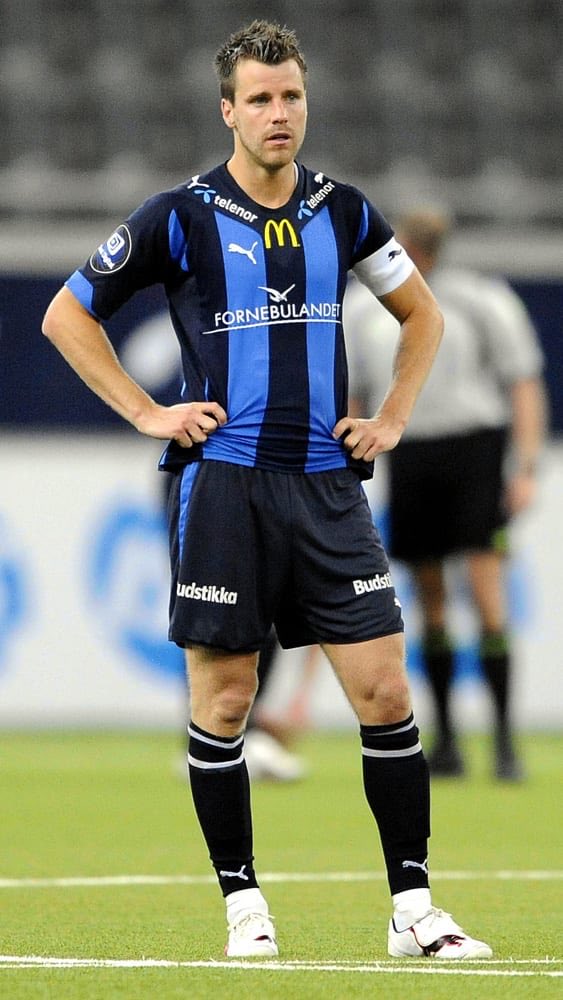 kikkertsvingen's tweet image. Luke 20 - @farnerud_p

Han kom han så han dominerte han vant! Hvordan vi klarte å hente Pontus fra Sporting CP vil for alltid være et gledens mysterium.
4 sesonger, 109 kamper, 12 mål og 14 assist. Küngen av hockey-assist.
I blått og mørkeblått hadde vi Sveriges store stolthet!💙