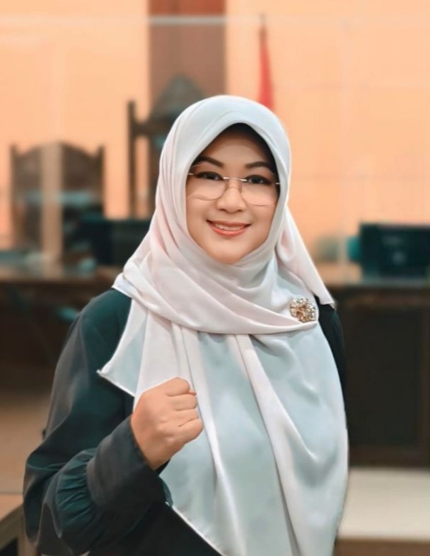 Menutup KUHP Lama dengan Kearifan
Membuka KUHP Baru 2026 dengan Kebaikan

Refleksi Kasus Kriminalisasi RRT

dr Tifauzia Tyassuma, M.Sc

Bismillahirrahmanirrahiim

Kasus ijazah Joko Widodo, yang semestinya menjadi ruang klarifikasi terbuka dalam negara