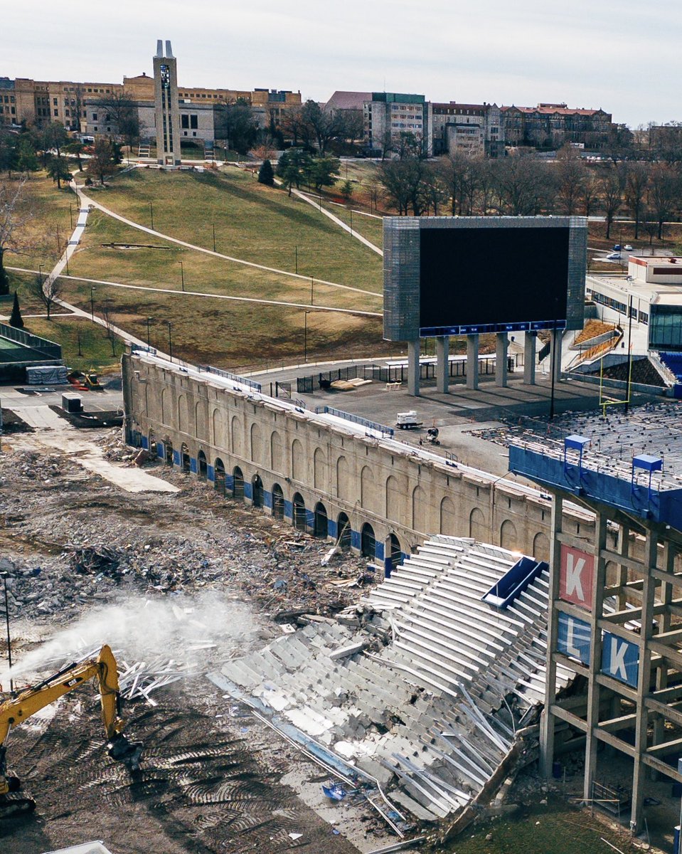 Drone Lawrence tweet media