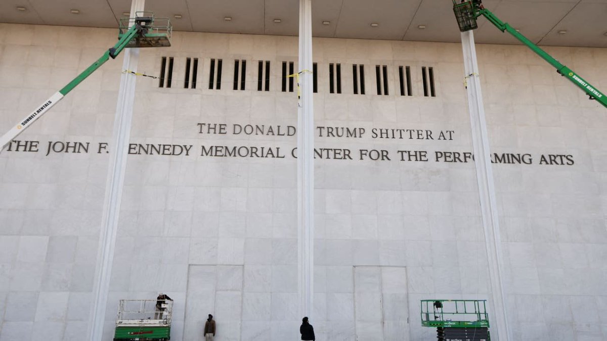 Fixed the new signage at the Kennedy Center https://t.co/8fCptEPhB0