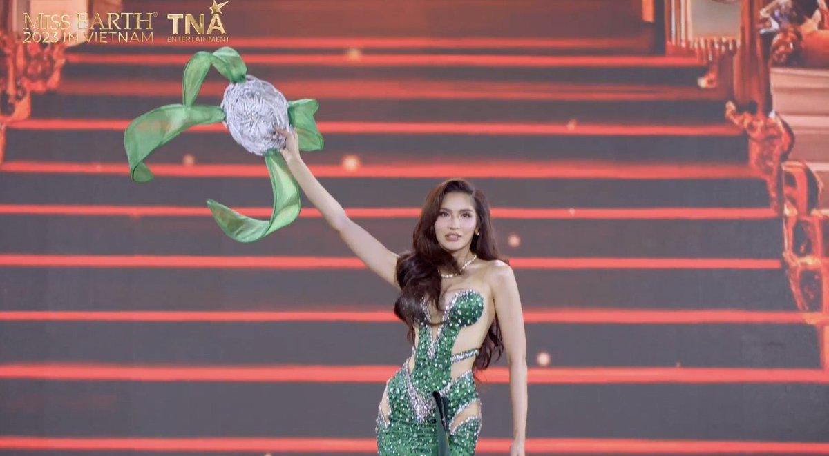 Three Filipina queens who almost won international crowns on Vietnamese soil

Miss Charm 2023 1st Runner Up: Annabelle McDonnell

Miss Earth 2023 Miss Earth Air: Yllana Marie Aduana

🆕Miss Cosmo 2025 Runner Up: Chelsea Fernandez

#SizzumsPH #MissEarth #MissCharm #MissCosmo