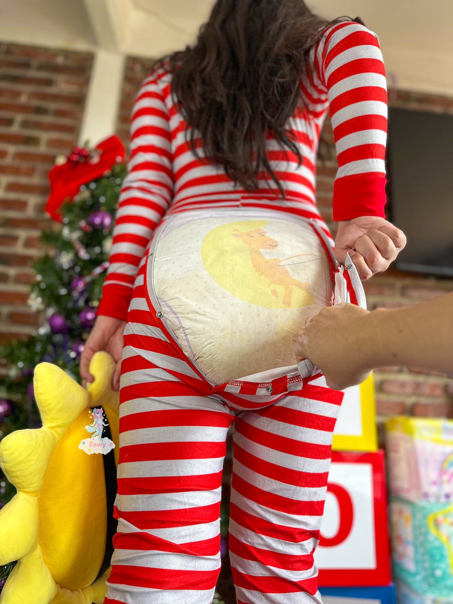 Zowy_littlepink's tweet photo. Awwww, my baby is so excited for Christmas Santa brings gifts to the good girls, who fill their diapers and, follow Mommy’s rules 🩷🎁
⋆꙳•̩̩͙❅*̩̩͙₊⋆ ͙*̩̩͙❆ ͙͛ ˚₊⋆ ⋆꙳•̩̩͙❅*̩̩͙₊⋆ ͙*̩̩͙❆ ͙͛ ˚₊⋆
Mommy!!! That’s so embarrassing!! My jammies slipped open >~< https://t.co/ndWU8ApNbc