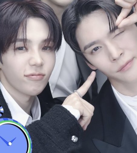 닷 tweet media