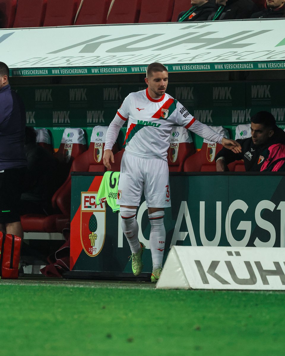 FCAugsburg's tweet image. Es muss gewechselt werden. #Jaka muss runter, auch #Dimi verlässt den Platz. Mads #Pedersen und Elvis #Rexhbecaj kommen neu in die Partie!

56‘ | 0:0 | #FCASVW