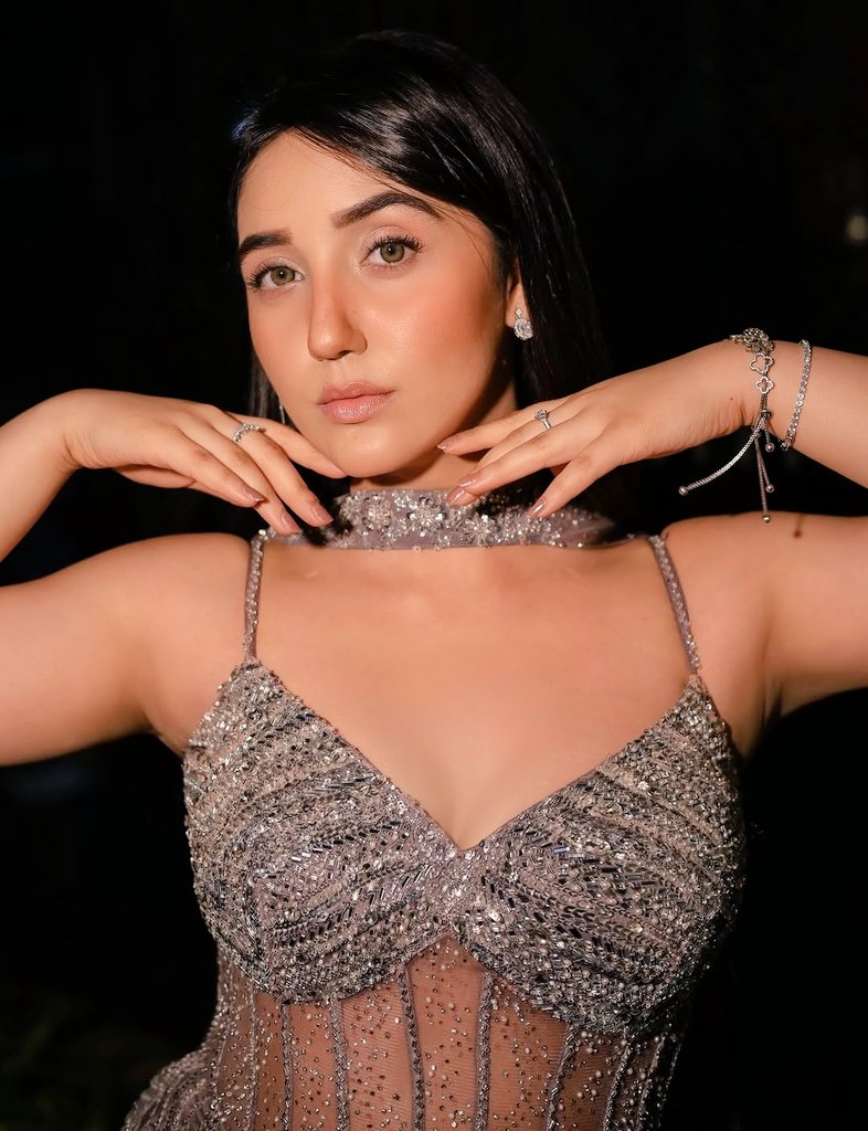 G8n5OUZaQAAAdsL?format=jpg&name=medium