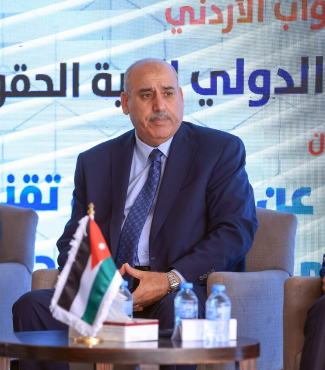 القاضي: تبني تشريعات متقدمة لمواكبة ثورة الذكاء 