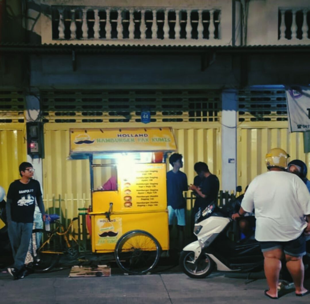Legenda chinatown makassar: burger jalan sangir.