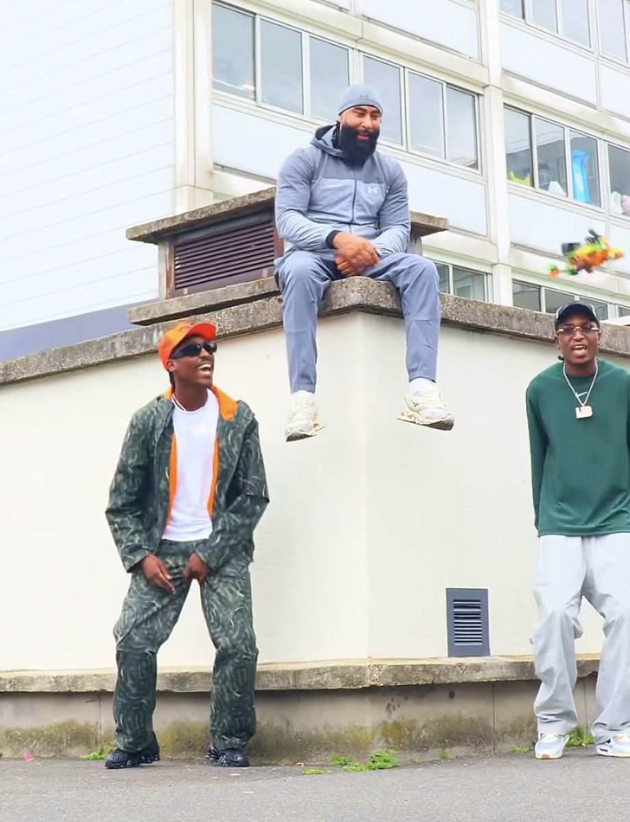 lafouinefanz tweet media