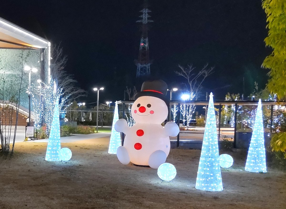 イオン土岐がXmasに～♪(^^ ポケモンツリーと色変わる雪だるまの