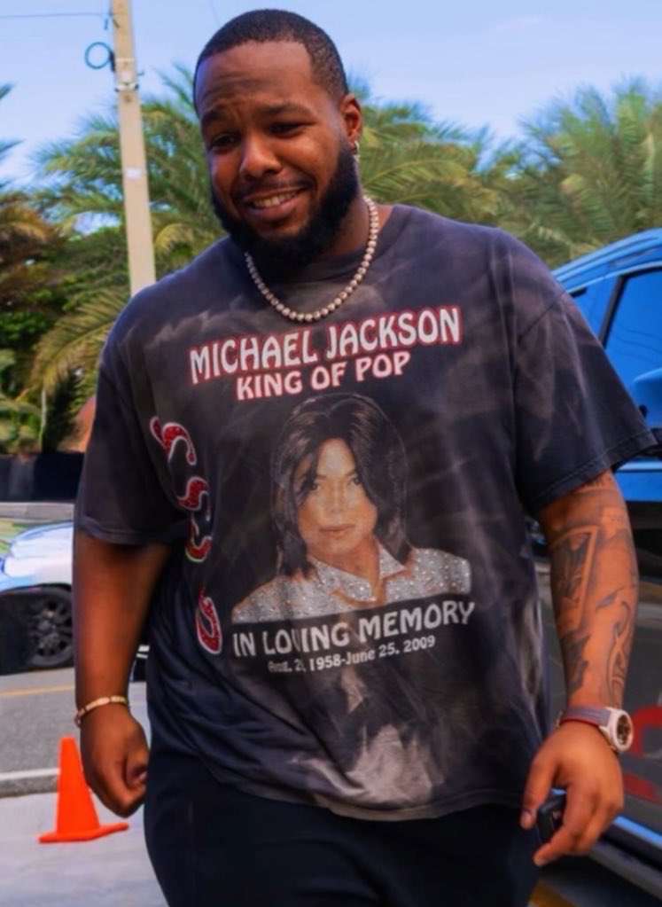 THE KING OF POP IN THE BAT BABY