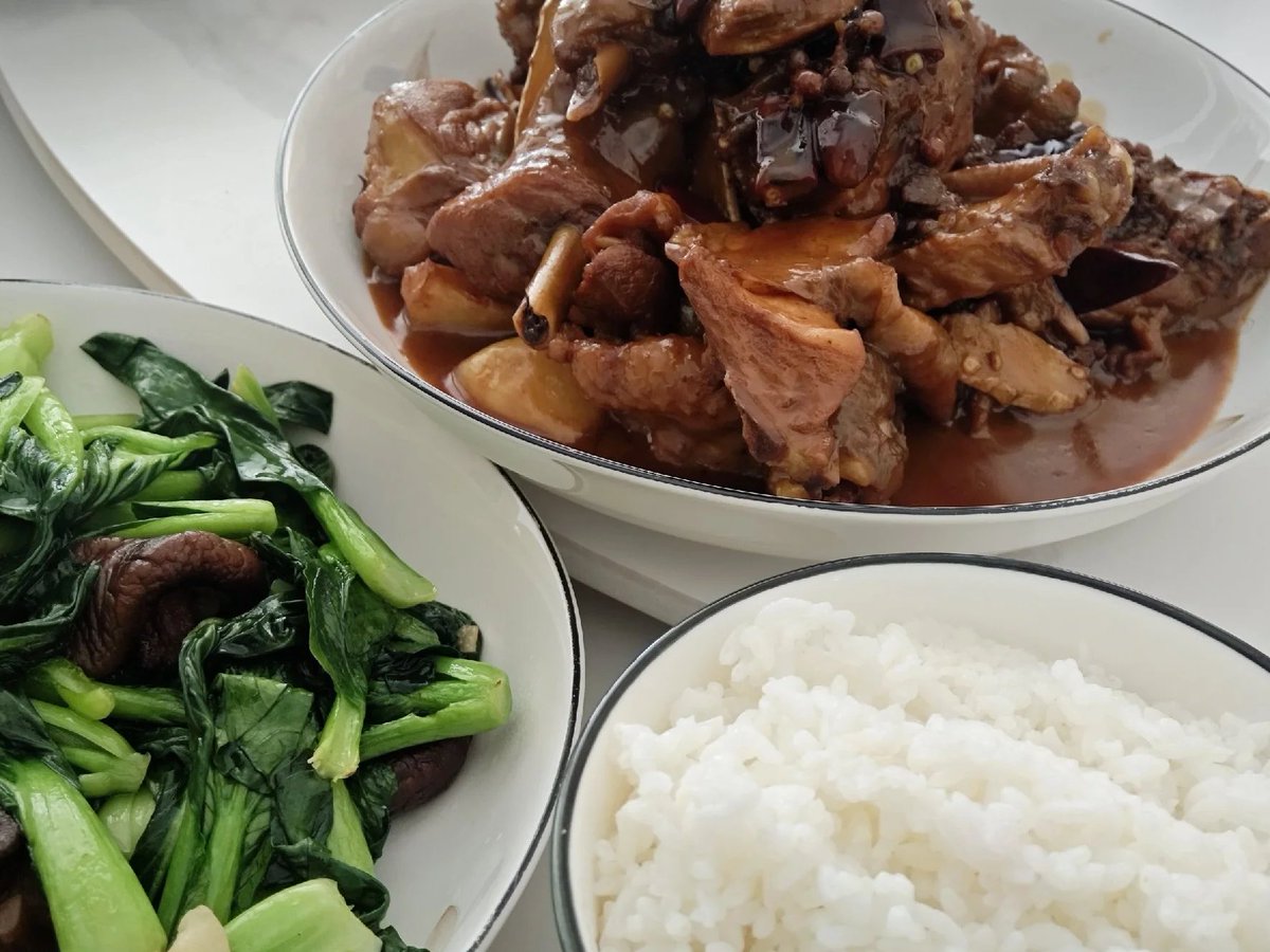 Fkrffpy's tweet image. Hearty home-cooked meal, warm and delicious! 🍚