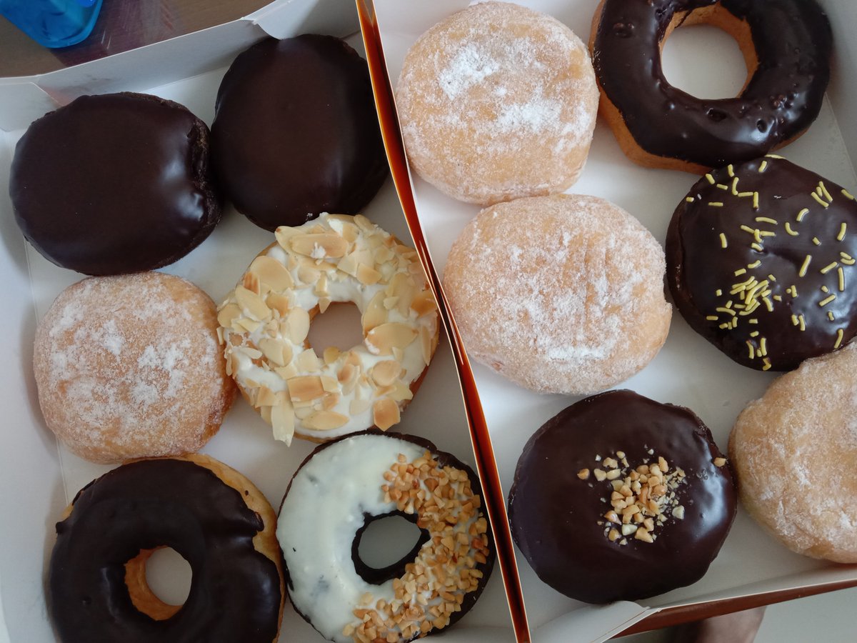 arvn____'s tweet image. donatt 🍩🍩😋