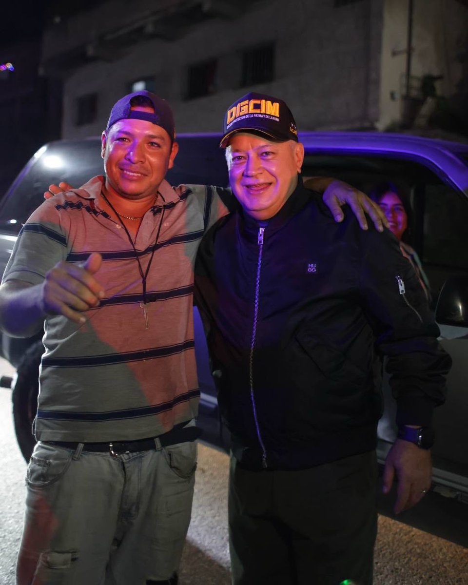 #AHORA 🇻🇪 Diosdado Cabello, Venezuela te rechaza (+imágenes) 

El miedo se hace inminente en la cúpula chavista, ya no salen a las calles, no abrazan  a su pueblo, están en las últimas horas. 

JAJAJAJAJA 😅😅 LE VOY A QUITAR EL TRABAJO A LOS PALANGRISTAS.